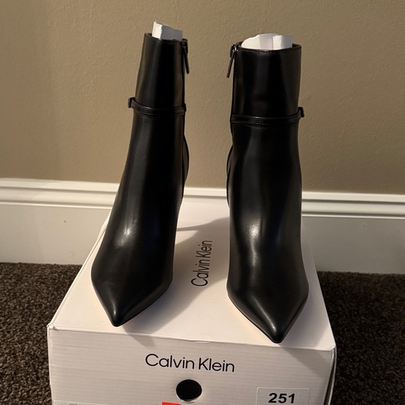 Calvin Klein Women's Sleek Black Heeled Boots size 9 1/2 - Picture 3 of 11